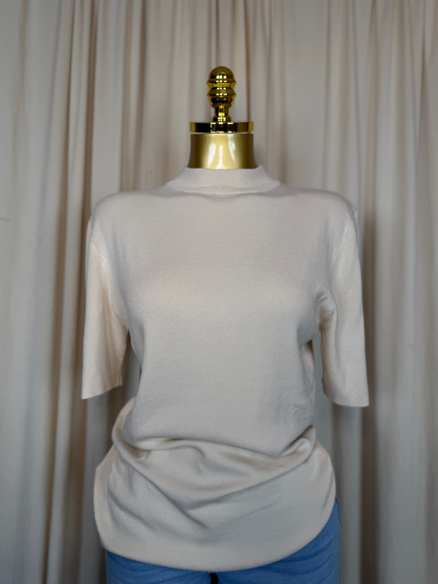 MOCK NECK KNIT CURVY TOP